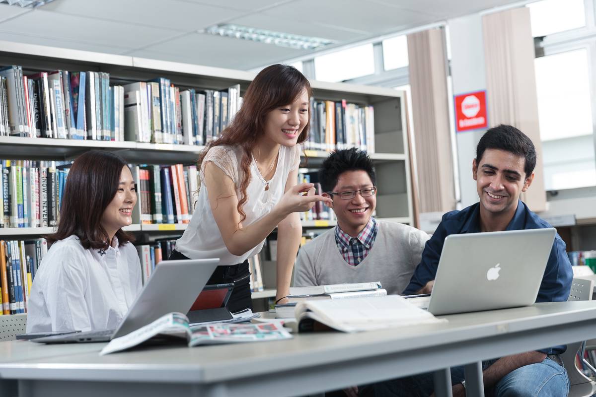 Nên học MBA liên kết quốc tế tại Việt Nam hay đi du học?   