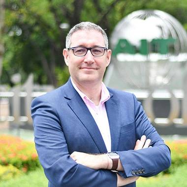 Dr-Roger-Levermore-som-edu-vn-ait-aitvn