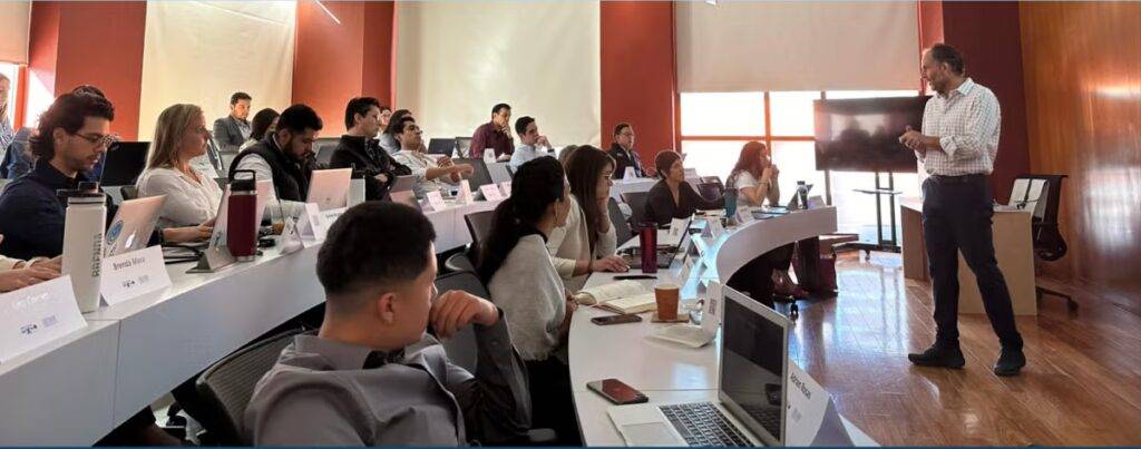 Học thạc sĩ quản trị kinh doanh hay học các khóa ngắn hạn về quản trị tốt hơn?
