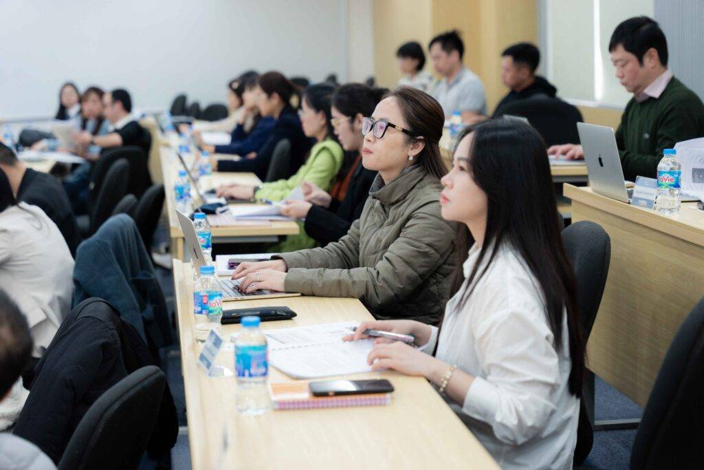 Học thạc sĩ trái ngành có được không? Điều kiện là gì?

