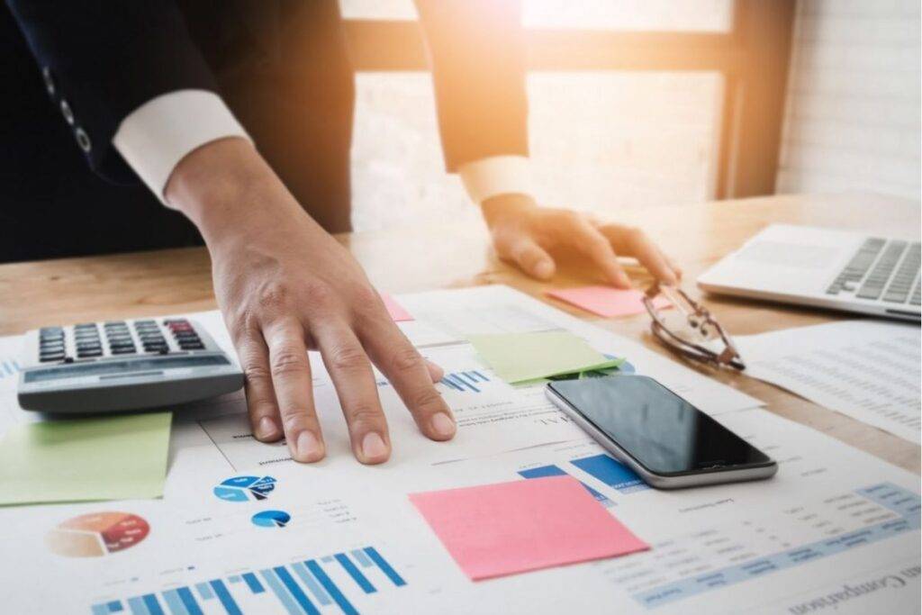 Business Analyst là gì? Toàn bộ công việc và lộ trình nghề BA 1 Business Analyst là gì