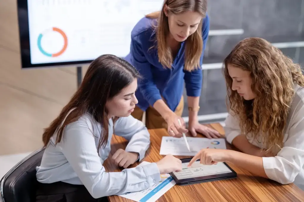 Lương Data Analyst hiện nay bao nhiêu? Những yếu tố quyết định mức lương của Data Analyst 1 lương data analyst bao nhiêu