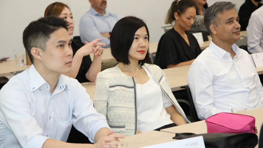 Chương trình EMBA và MBA khác nhau như thế nào? 3 emba và mba khác nhau như thế nào