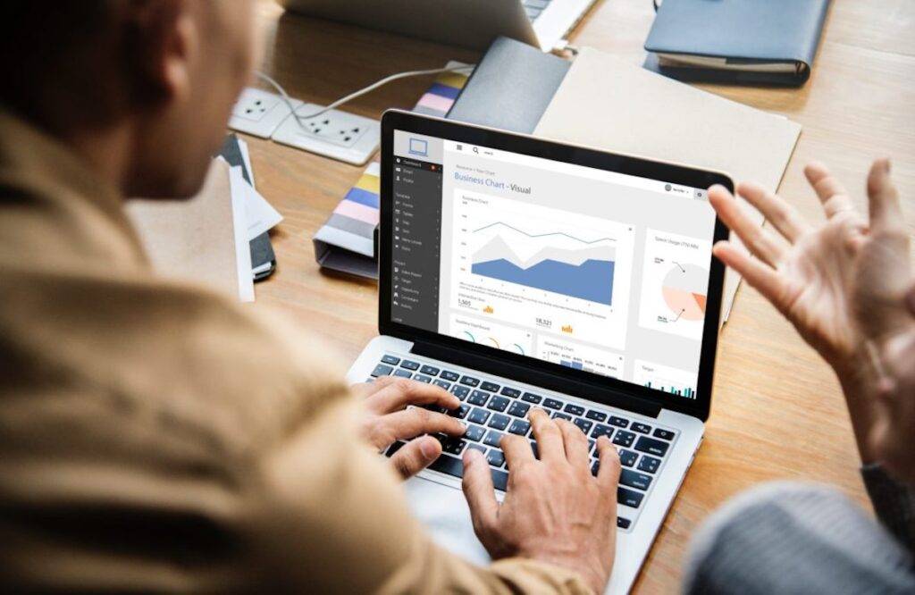 Nên học thạc sĩ phân tích dữ liệu không? Ai nên? Ai không nên? Kinh nghiệm thăng tiến trong nghề data analyst 1 Nên học thạc sĩ phân tích dữ liệu không