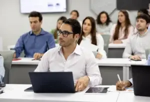Vì sao chương trình EMBA là lựa chọn tốt nhất khi bước vào tuổi 30-40?
