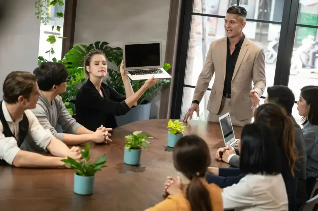 Chuyên viên ESG là gì? Công việc, kỹ năng và lộ trình nghề nghiệp 2 Chuyên viên ESG là gì