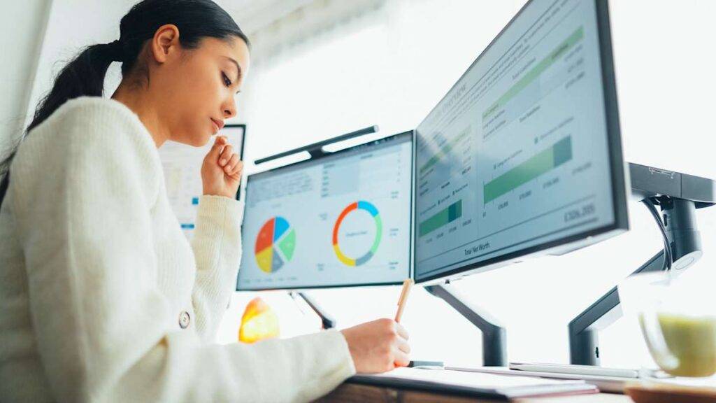 Data analyst là gì? Toàn cảnh nghề phân tích dữ liệu: công việc, kỹ năng, lương và lộ trình 2 Data analyst là gì