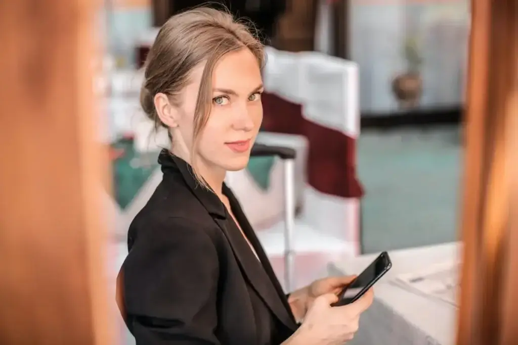 EMBA là gì? Lợi thế, giá trị, đối tượng và giai đoạn phù hợp nhất để học 2 emba là gì