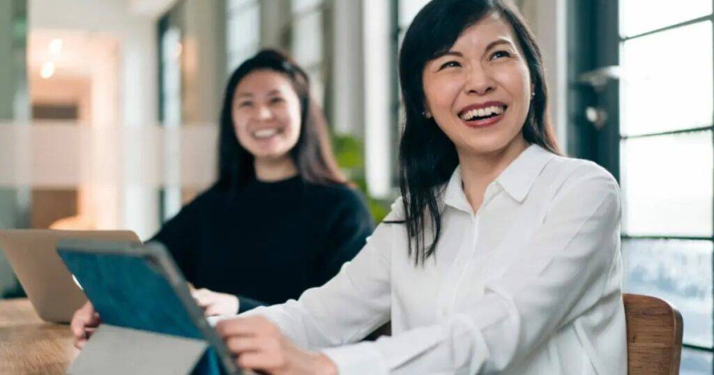 EMBA là gì? Lợi thế, giá trị, đối tượng và giai đoạn phù hợp nhất để học 3 emba là gì