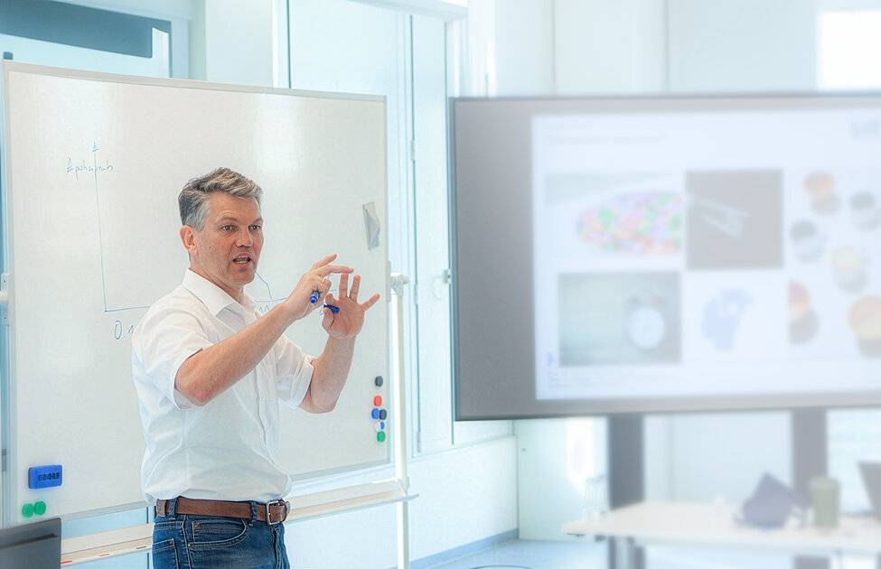 Học EMBA ở đâu tại Việt Nam? Các chương trình đang tuyển sinh và cách chọn 4 học emba ở đâu